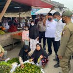 Polres Sarolangun Dampingi Tim Satgas Pangan Sarolangun Sidak ke Pasar