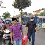 Berkah Ramadhan, Jurnalis Bagikan Ratusan Box Takjil Pada Pengguna Jalan di Kalideres