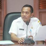 Asisten Pemerintahan Jakarta Barat  Serahkan SK Pensiun Kepada 21 ASN