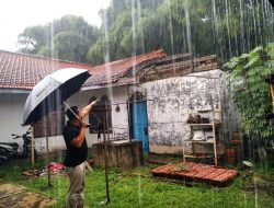 Rumah Warga Tangsel Ini Tertimpa Tembok Beton Perusahaan PT. Tifico, Warga Ini Belum Terima Kompensasi