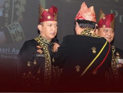 LAM Jambi Sematkan Pin Adat Melayu, Sebagai Tanda Kehormatan Kapolda Jambi