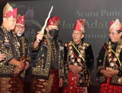 LAM Provinsi Jambi Berikan Tanda kehormatan kepada Kapolda Jambi