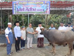 Polres Sarolangun Laksanakan Sholat Idul Adha dan Penyembelihan Hewan Kurban di Halaman Mapolres