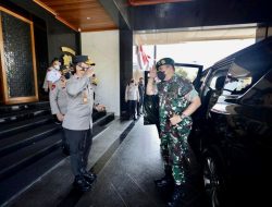 Kapolda Jatim Menerima Sambut  Kunjungan Kehormatan Panglima Divisi Infanteri 2/Kostrad