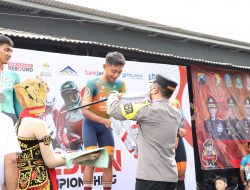Polresta Banyuwangi All Out Lakukan Pengamanan Kejurnas Balap Sepeda INC 2022