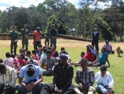 Satgas Yonif Mekanis 203/AK Lakukan Ibadah Bersama Warga Umbana Papua