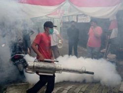 Tekan Penularan Penyakit DBD, Kelurahan Cibodasari dan Warga Adakan Fogging