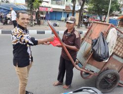 Sebagai Bentuk Rasa Syukur, Media Center Kalideres Bagi-bagi Makanan Siap Saji