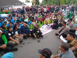 Tolak Kenaikan Harga BBM, Ribuan Mahasiswa Geruduk Gedung DPRD Padangsidimpuan