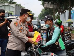 Polri Peduli, Polres Tangerang Selatan Bagikan Paket Sembako Kepada Masyarakat Terdampak Penyesuaian Harga BBM
