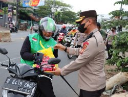Dampak Kenaikan BBM Polres Tangerang Selatan Laksanakan Program ” Polisi Peduli”