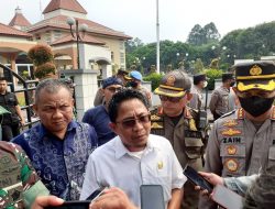 Temui Pendemo, Ketua DPRD Kota Tangerang Diteriaki ‘The Next Walikota’