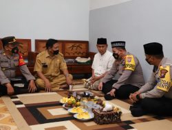 Turut Bela Sungkawa Kapolres Gresik Anjangsana Kerumah Duka