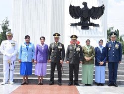 HUT TNI Ke 7, Panglima TNI Kasad Sasal, Kasau, Ziarah Bersama Ke Makam PahlawanTMPN di Kali Bata