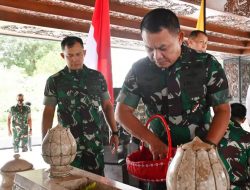 Kasad Jenderal TNI Dudung Abdurrahman Ziarah Ke Makam Bung Karno Blitar