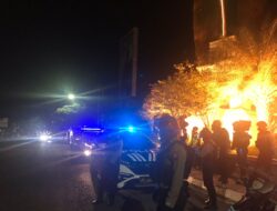 Antisipasi Tindak Kriminal dan Cegah Balap Liar Puluhan Personel Polres Gresik Patroli Skala Besar