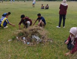 Kerja Bakti Mahasiswa KKN UNG dan karang Taruna Desa Botutonuo Wujudkan Lingkungan Bersih dan Nyaman
