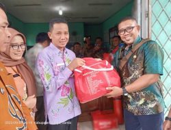 Wabup Bungo Apri Serahkan Bantuan Dinsos ke Korban Kebakaran