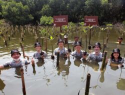 Aksi Nyata, Cathay Pacific Melakukan Penanaman Pohon di Taman Wisata Alam Mangrove Angke Kapuk