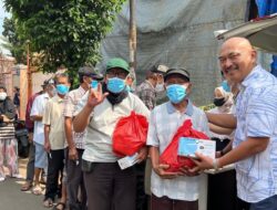 Peduli Sesama PT.Santis Jaya Nusantara Bagikan Ratusan Paket Sembako