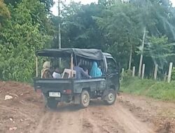 Akibat Aktivitas Galian Tanah Jalan Poros Desa Cilayang Hancur, Pemkab Dan Kades Terkesan Tutup Mata