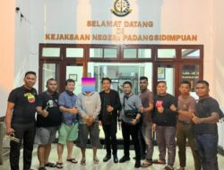 Tim Tabur Kejagung Bersama Kejari Padangsidimpuan Amankan E W Tersangka Kasus Korupsi Kabupaten Muba 