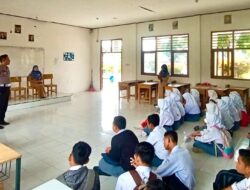 Sambangi Sekolah, Satlantas Polres Sarolangun Sosialisasi Etika Berlalu Lintas