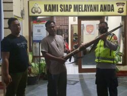 Warga Desa Lubuk Napal dan Danau Serdang Kembali Serahkan Tujuh Pucuk Senjata Api Rakitan ke Polsek Pauh