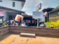 Rumah Tinggalnya Dikosongkan, Warga Karang Tembok Mengaku Tak Terima