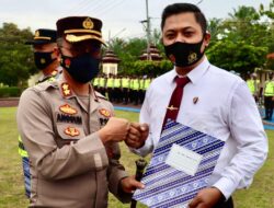 Dinilai Berprestasi Dalam Mengungkap Berbagai Kasus, Kapolres Sarolangun Berikan Reward Pada Anak Buahnya