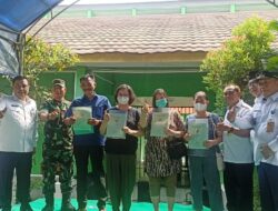 Pemkot Bersama BPN Jakarta Barat Bagikan Sertifikat Hasil PTSL Pada Warga Kalianyar