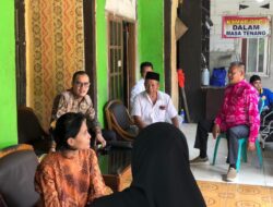 Ketua DPC Gerindra Kabupaten Bekasi Bersama Obon Tabroni Berikan Batuan Pada Yayasan ODGJ di Pabayuran