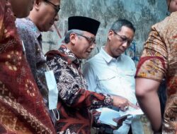 Fokus Tuntaskan Masalah Banjir, Heru Tinjau Kali Pesanggrahan di Kembangan