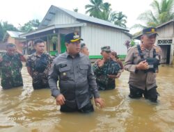 Pj Bupati Henrizal Terobos Banjir di Desa Sepintun Sambangi Warganya