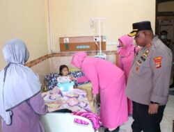 Kapolres Tulang Bawang Jenguk Keluarga Personel Yang Sedang Dirawat di RS