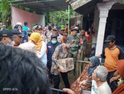 Pj Bupati Cilacap Berikan Bantuan Pada Rumah Roboh di Desa Rejodadi Cimanggu