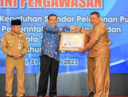 Sekda Bungo Terima Predikat Kepatuhan Standar Pelayanan Publik dari Ombudsman RI