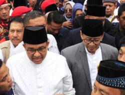 Anies Soan Ke Kediaman WH di Pinang Kota Tangerang Disambut Ribuan Massa