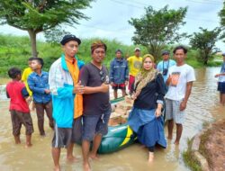 Uun Marfuah Isteri Obon Tabroni Anggota DPR RI Berikan Bantuan Pada Korban Banjir di Bekasi