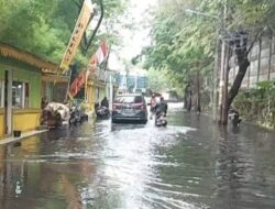 Langgar Perda, Bangunan Kios di Atas Saluran Air Jalan Bangun Nusa Cengkareng Dilengkapi Toilet