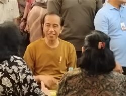 Jokowi Makan Duren Si Bolang, Riuh Pengunjung Minta Berphoto