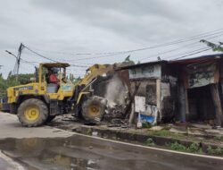 Penertiban Bangli Diatas Saluran di Semanan, Ratusan Personil Gabungan Kerahkan