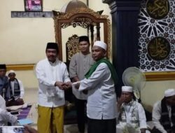 Safari Ramadhan di Bathin VIII, Ketua DPRD Sarolangun Salurkan Bantuan