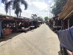 Kumuh dan Becek, Pedagang Lokbin Rawa Buaya Minta Perhatian Pemerintah