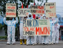 Tolak Pencemaran Ekosistem Perairan, Komunitas Capybrantas Gelar Aksi Damai Di Depan PT Daesang Ingredients