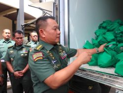 Jelang Idul Fitri, Kasad Bagikan Ribuan Bingkisan Lebaran