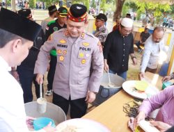 Kapolres Lhokseumawe Bagi Kanji Rumbi di Islamic Center