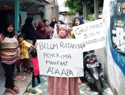 Puluhan Emak – emak Geruduk Kelurahan Karang Anyar Kota Tangerang, Ini Penyebabnya