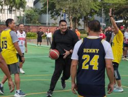 Seru” Dito dan Sandi Main Basket Bareng
