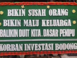 Para Korban Investasi Bodong di Bekasi Geruduk Tempat Kerja Suami Pelaku dan Kirim Karangan Bunga